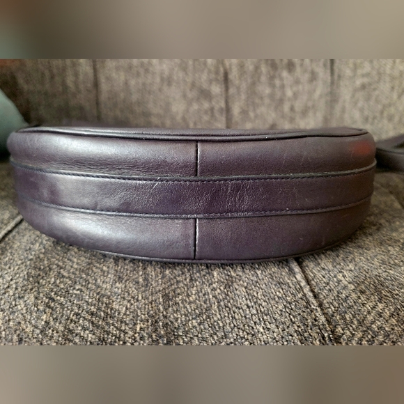 Daks London Vintage Leather Unisex Crossbody - Picture 13 of 15